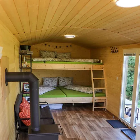 Maringotka U Skalek Lodge *