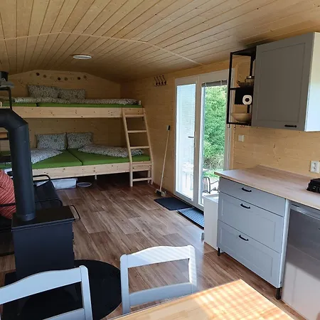 Lodge Maringotka U Skalek Hlavnovice